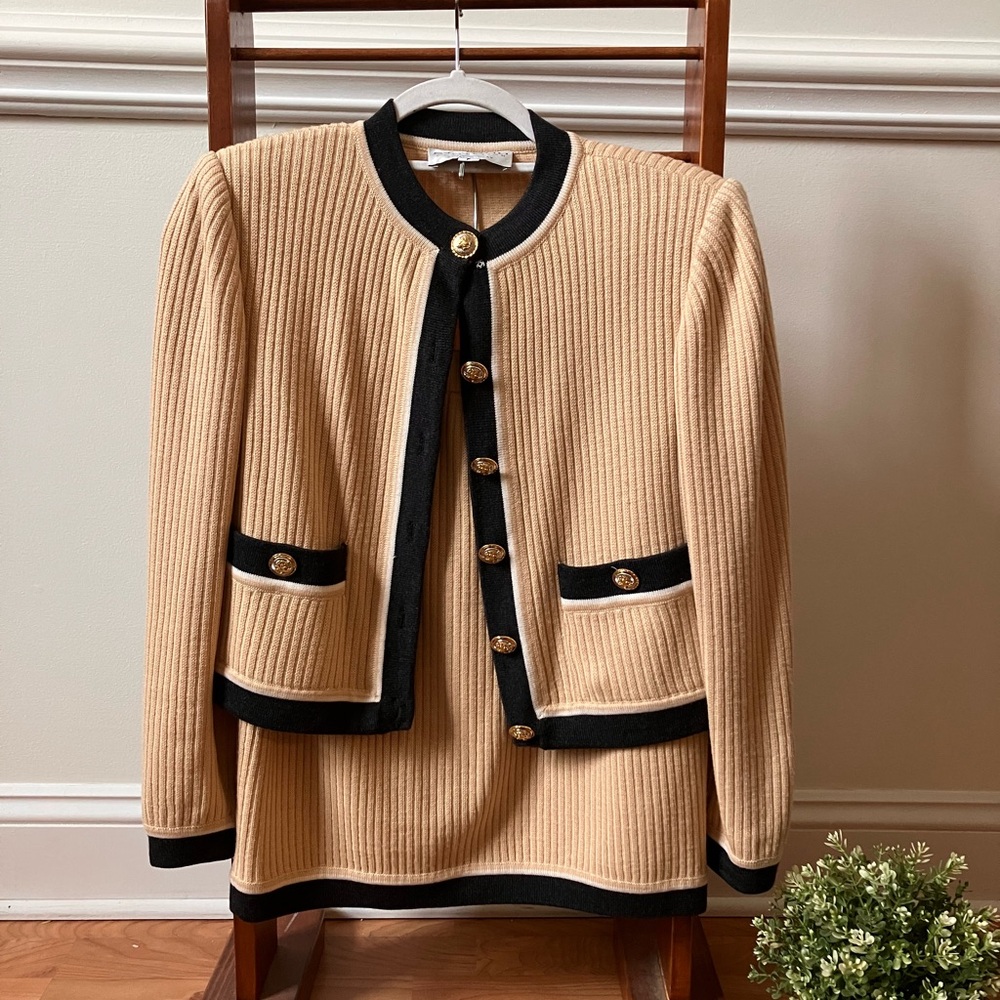 EUC St. John Collection Cream Knit Skirt Suit set